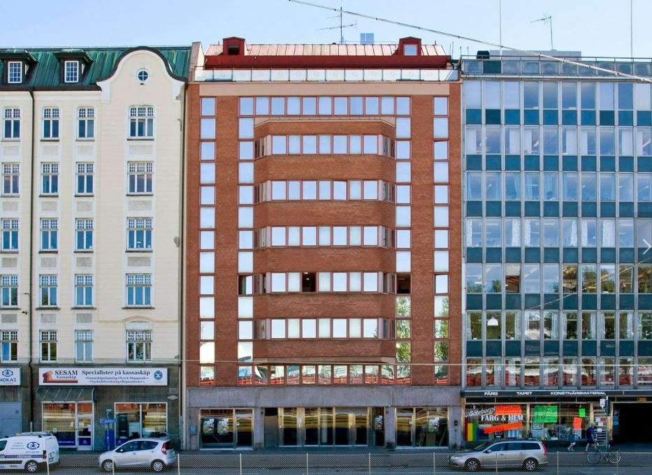 Kontor högst upp i huset med egen terrass i expansiva Masthugget bild 1