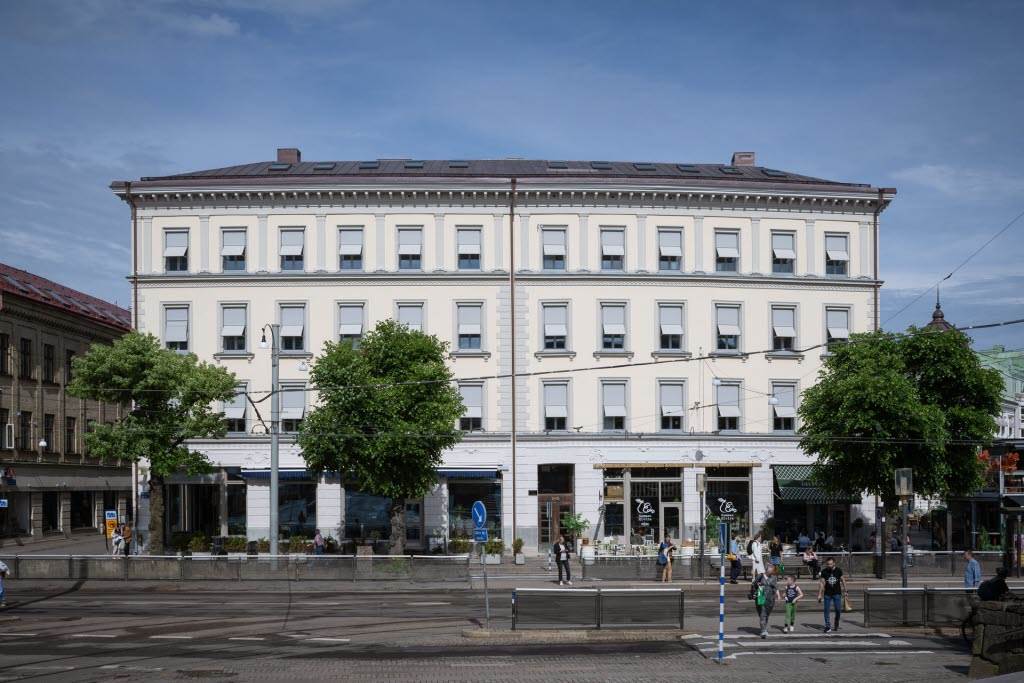 Charmigt kontor med äldre detaljer på Västra Hamngatan bild 1