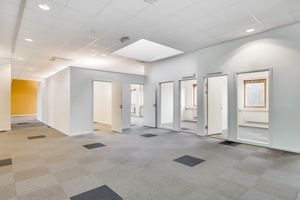 Kontorslokal som kan anpassas efter era behov i expansivt område bild 1